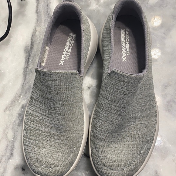 Skechers Goga max size 5.5 - Picture 1 of 2